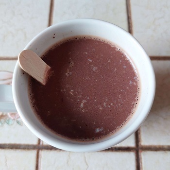 Chocolat chaud ; Cuillère / Sucette en chocolat Vanuatu 72% de La Beaune Tablette. A découvrir sur notre boutique en ligne !